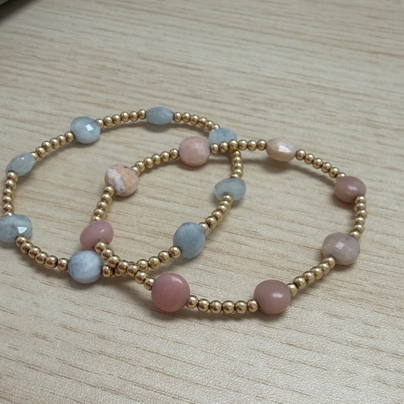 Extends Gold and Pink Beaded Bracelet - Picture 4 of 4